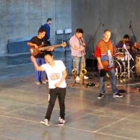 Fotografía de la batalla Up Rock que se llevó a cabo el 29 de mayo de 2015 como parte del encuentro internacional Danza Urbana Generación Hip Hop realizado en el Centro Nacional de las Artes.