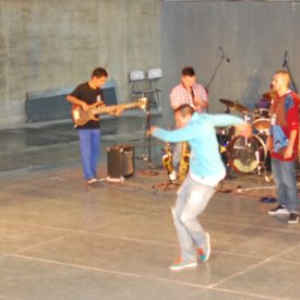 Fotografía de la batalla Up Rock que se llevó a cabo el 29 de mayo de 2015 como parte del encuentro internacional Danza Urbana Generación Hip Hop realizado en el Centro Nacional de las Artes.