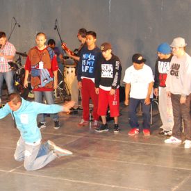 Fotografía de la batalla Up Rock que se llevó a cabo el 29 de mayo de 2015 como parte del encuentro internacional Danza Urbana Generación Hip Hop realizado en el Centro Nacional de las Artes.