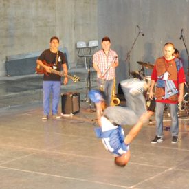 Fotografía de la batalla Up Rock que se llevó a cabo el 29 de mayo de 2015 como parte del encuentro internacional Danza Urbana Generación Hip Hop realizado en el Centro Nacional de las Artes.