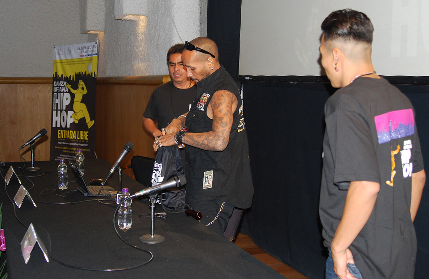 Fotografía de la inauguración del encuentro internacional Danza Urbana Generación Hip Hop llevado a cabo en el Centro Nacional de las Artes del 29 al 31 de mayo de 2015.