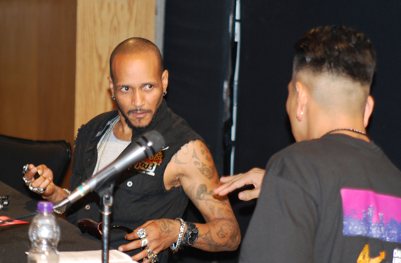Fotografía de la conferencia magistral "El arte de la batalla" impartida por Alien Ness el 29 de mayo de 2015 como parte del encuentro internacional Danza Urbana Generación Hip Hop llevado a cabo en el Centro Nacional de las Artes.