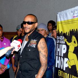 Fotografía de la conferencia magistral "El arte de la batalla" impartida por Alien Ness el 29 de mayo de 2015 como parte del encuentro internacional Danza Urbana Generación Hip Hop llevado a cabo en el Centro Nacional de las Artes.
