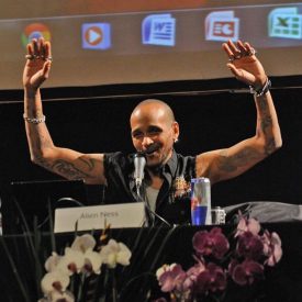 Fotografía de la conferencia magistral "El arte de la batalla" impartida por Alien Ness el 29 de mayo de 2015 como parte del encuentro internacional Danza Urbana Generación Hip Hop llevado a cabo en el Centro Nacional de las Artes.