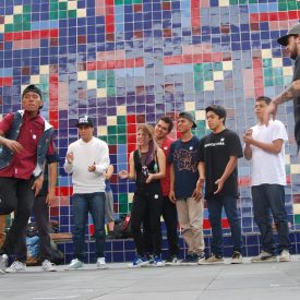 Fotografía de la clase magistral de Breaking impartida por el B-boy Thesis el 29 de mayo de 2015 como parte del encuentro internacional Danza Urbana Generación Hip Hop llevado a cabo en el Centro Nacional de las Artes.