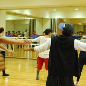 Fotografía de la clase magistral Experimental impartida por el Vanessa Moya el 29 de mayo de 2015 como parte del encuentro internacional Danza Urbana Generación Hip Hop llevado a cabo en el Centro Nacional de las Artes.