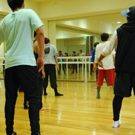 Fotografía de la clase magistral Experimental impartida por el Vanessa Moya el 29 de mayo de 2015 como parte del encuentro internacional Danza Urbana Generación Hip Hop llevado a cabo en el Centro Nacional de las Artes.