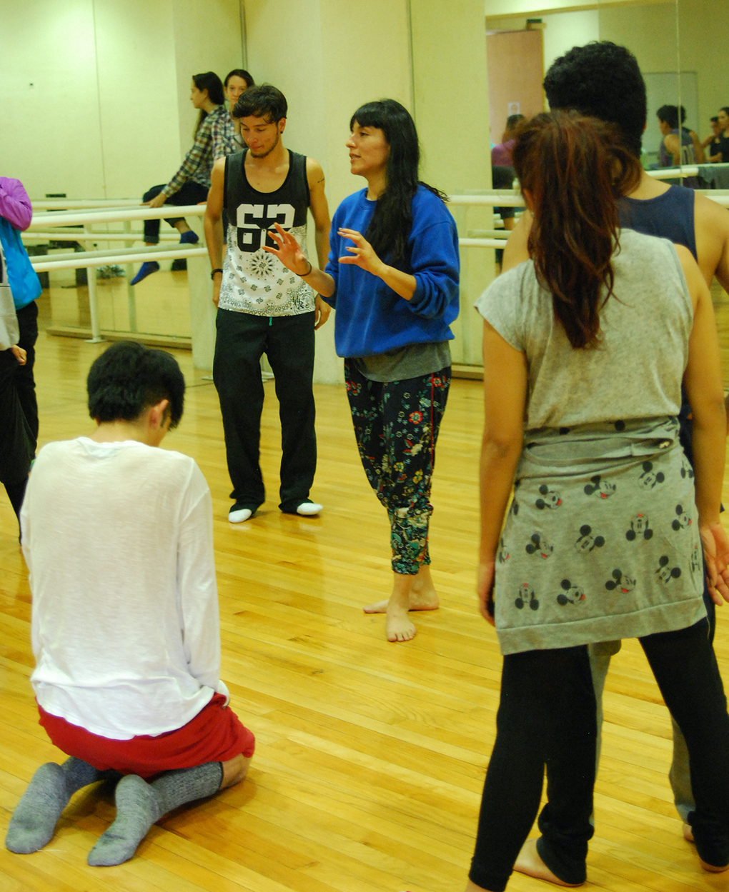 Fotografía de la clase magistral Experimental impartida por el Vanessa Moya el 29 de mayo de 2015 como parte del encuentro internacional Danza Urbana Generación Hip Hop llevado a cabo en el Centro Nacional de las Artes.