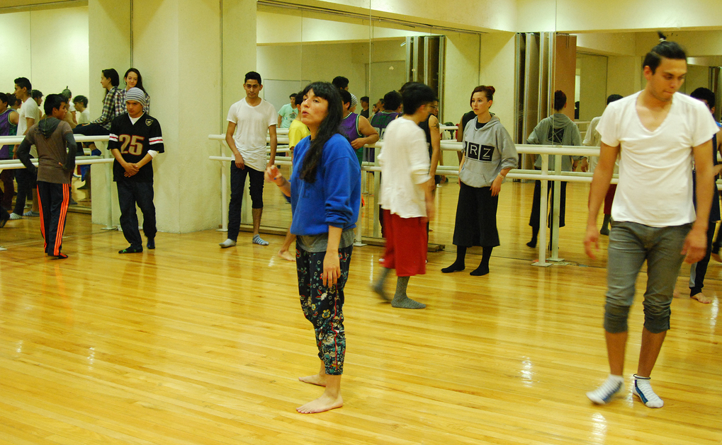Fotografía de la clase magistral Experimental impartida por el Vanessa Moya el 29 de mayo de 2015 como parte del encuentro internacional Danza Urbana Generación Hip Hop llevado a cabo en el Centro Nacional de las Artes.