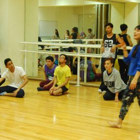 Fotografía de la clase magistral Experimental impartida por el Vanessa Moya el 29 de mayo de 2015 como parte del encuentro internacional Danza Urbana Generación Hip Hop llevado a cabo en el Centro Nacional de las Artes.