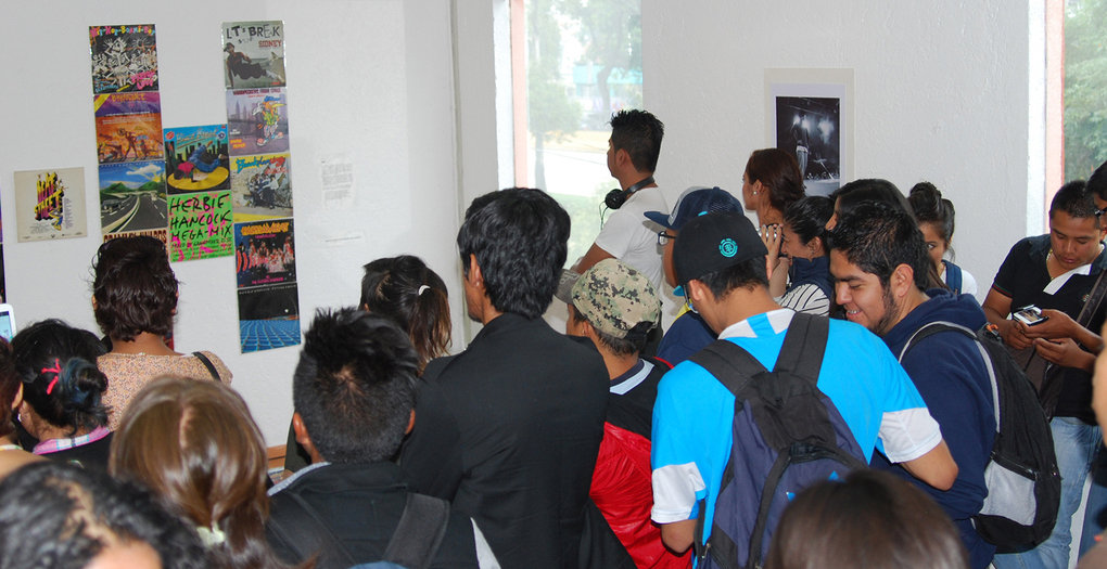 Fotografía de la exposición Miradas de la Danza Urbana que se llevó a cabo del 29 al 31 de mayo de 2015 como parte del encuentro internacional Danza Urbana Generación Hip Hop realizado en el Centro Nacional de las Artes.