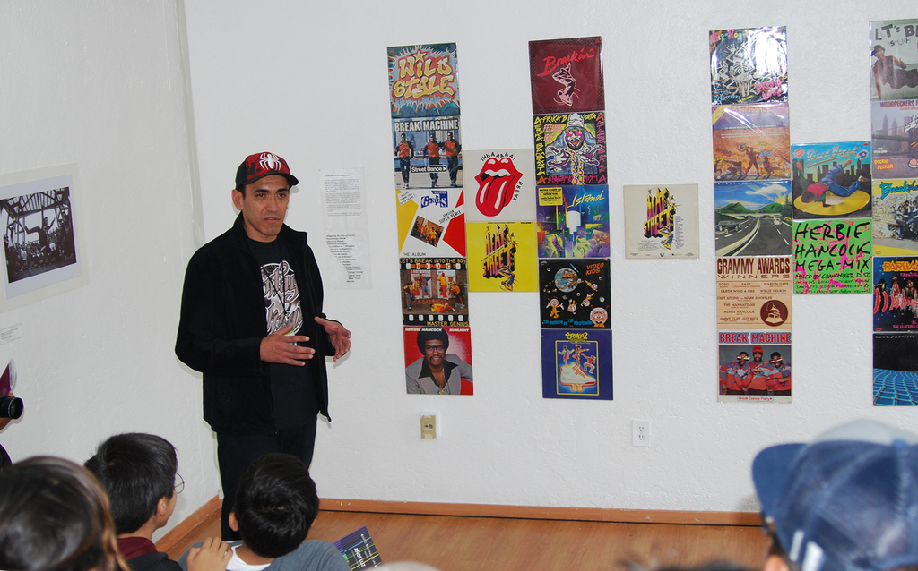 Fotografía de la exposición Miradas de la Danza Urbana que se llevó a cabo del 29 al 31 de mayo de 2015 como parte del encuentro internacional Danza Urbana Generación Hip Hop realizado en el Centro Nacional de las Artes.