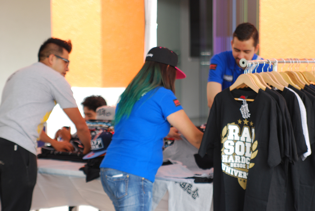 Fotografía del Tianguis Hiphopero que se llevó a cabo del 29 al 31 de mayo de 2015 como parte del encuentro internacional Danza Urbana Generación Hip Hop realizado en el Centro Nacional de las Artes.