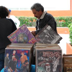 Fotografía del Tianguis Hiphopero que se llevó a cabo del 29 al 31 de mayo de 2015 como parte del encuentro internacional Danza Urbana Generación Hip Hop realizado en el Centro Nacional de las Artes.