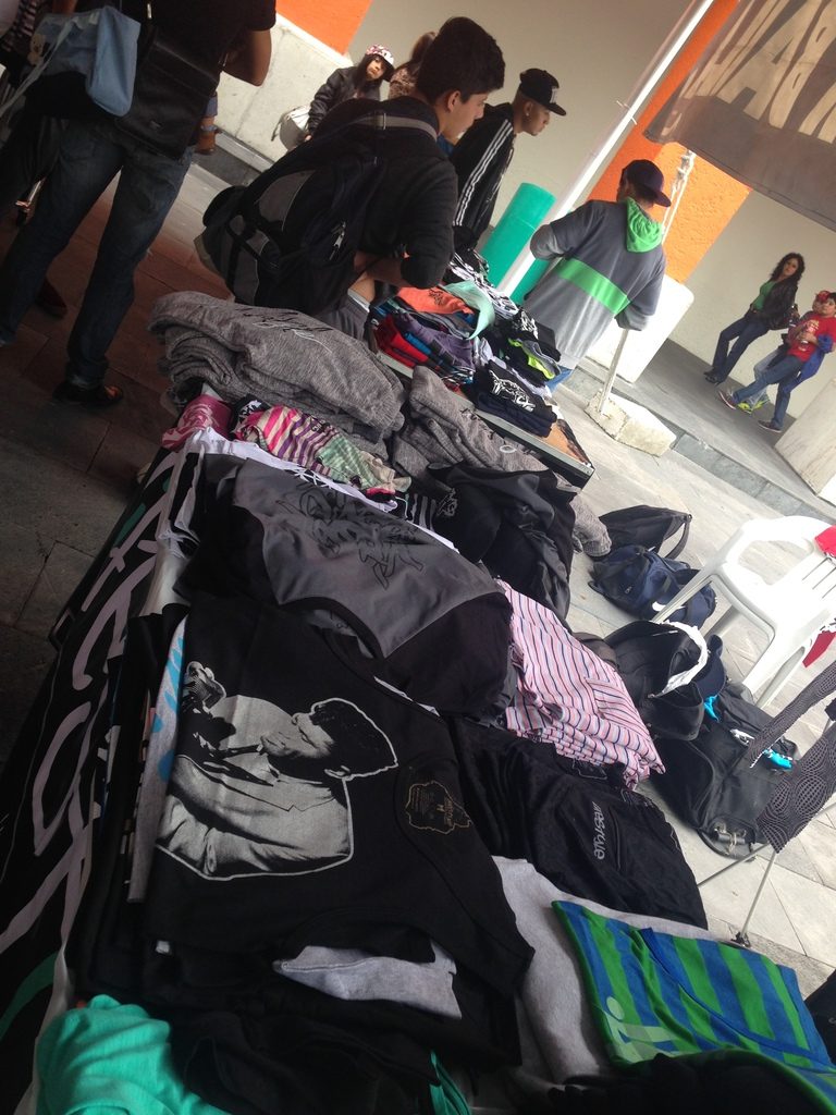 Fotografía del Tianguis Hiphopero que se llevó a cabo del 29 al 31 de mayo de 2015 como parte del encuentro internacional Danza Urbana Generación Hip Hop realizado en el Centro Nacional de las Artes.