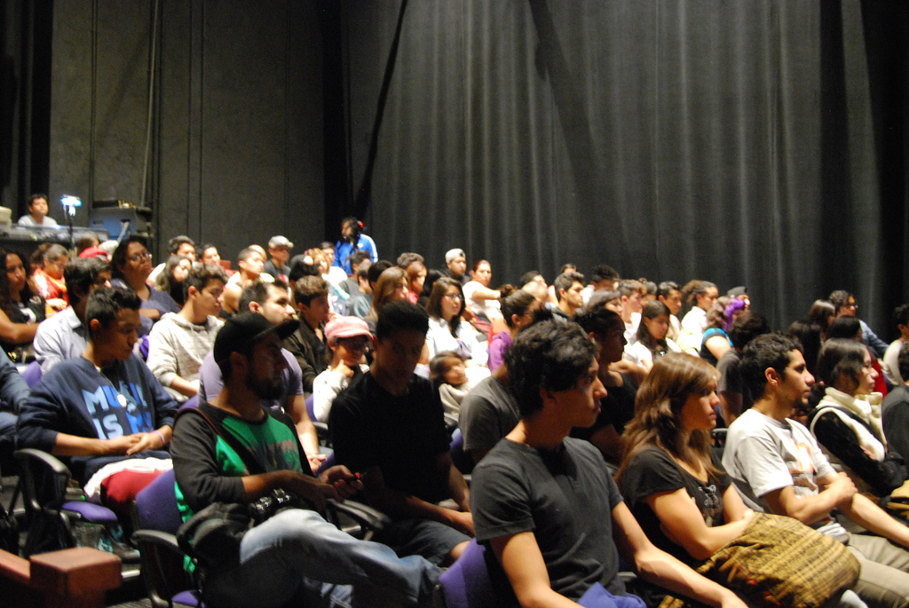 Fotografía de la mesa redonda "Narrativas del Hip Hop" que se llevó a cabo el 29 de mayo de 2015 como parte del encuentro internacional Danza Urbana Generación Hip Hop realizado en el Centro Nacional de las Artes.