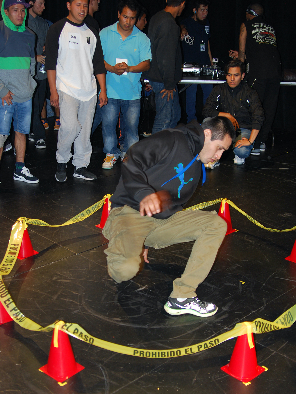 Fotografía de la batalla Octágono que se llevó a cabo el 29 de mayo de 2015 como parte del encuentro internacional Danza Urbana Generación Hip Hop realizado en el Centro Nacional de las Artes.