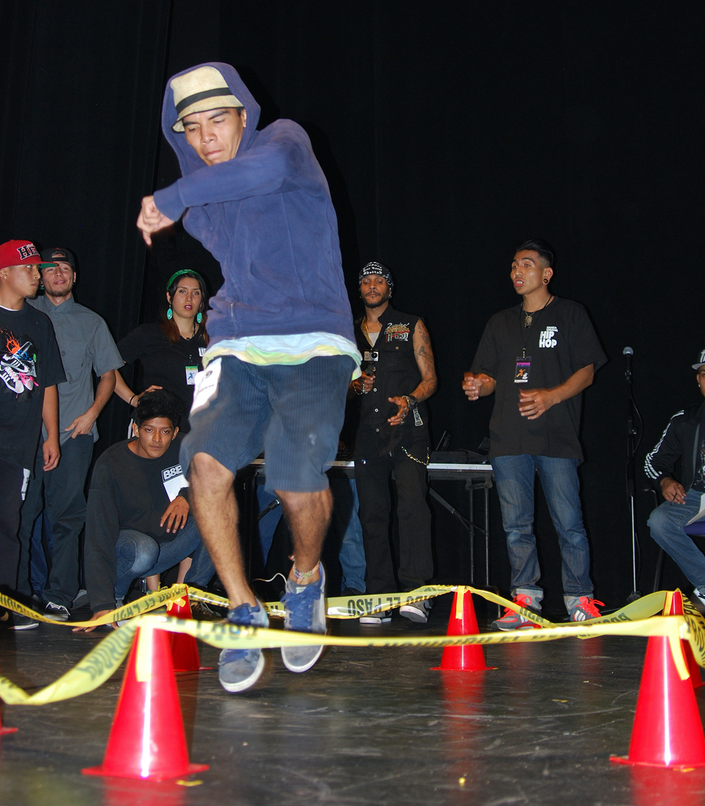Fotografía de la batalla Octágono que se llevó a cabo el 29 de mayo de 2015 como parte del encuentro internacional Danza Urbana Generación Hip Hop realizado en el Centro Nacional de las Artes.