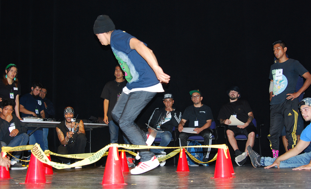 Fotografía de la batalla Octágono que se llevó a cabo el 29 de mayo de 2015 como parte del encuentro internacional Danza Urbana Generación Hip Hop realizado en el Centro Nacional de las Artes.