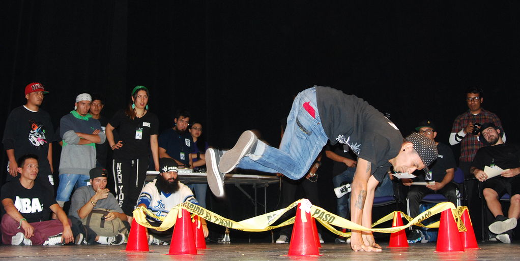Fotografía de la batalla Octágono que se llevó a cabo el 29 de mayo de 2015 como parte del encuentro internacional Danza Urbana Generación Hip Hop realizado en el Centro Nacional de las Artes.