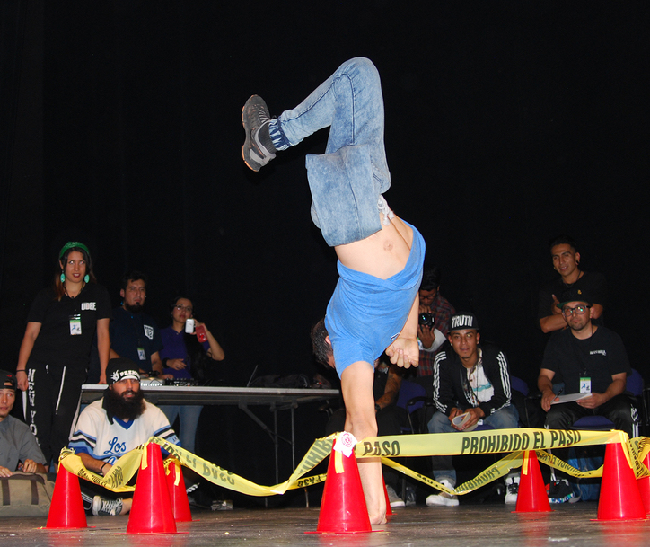 Fotografía de la batalla Octágono que se llevó a cabo el 29 de mayo de 2015 como parte del encuentro internacional Danza Urbana Generación Hip Hop realizado en el Centro Nacional de las Artes.