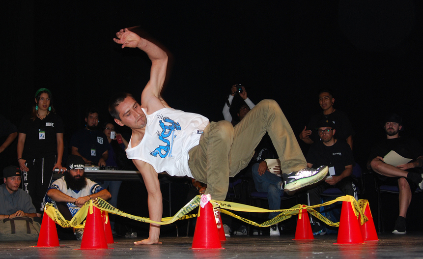 Fotografía de la batalla Octágono que se llevó a cabo el 29 de mayo de 2015 como parte del encuentro internacional Danza Urbana Generación Hip Hop realizado en el Centro Nacional de las Artes.