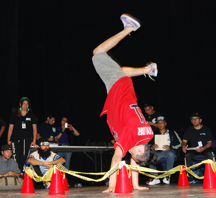 Fotografía de la batalla Octágono que se llevó a cabo el 29 de mayo de 2015 como parte del encuentro internacional Danza Urbana Generación Hip Hop realizado en el Centro Nacional de las Artes.