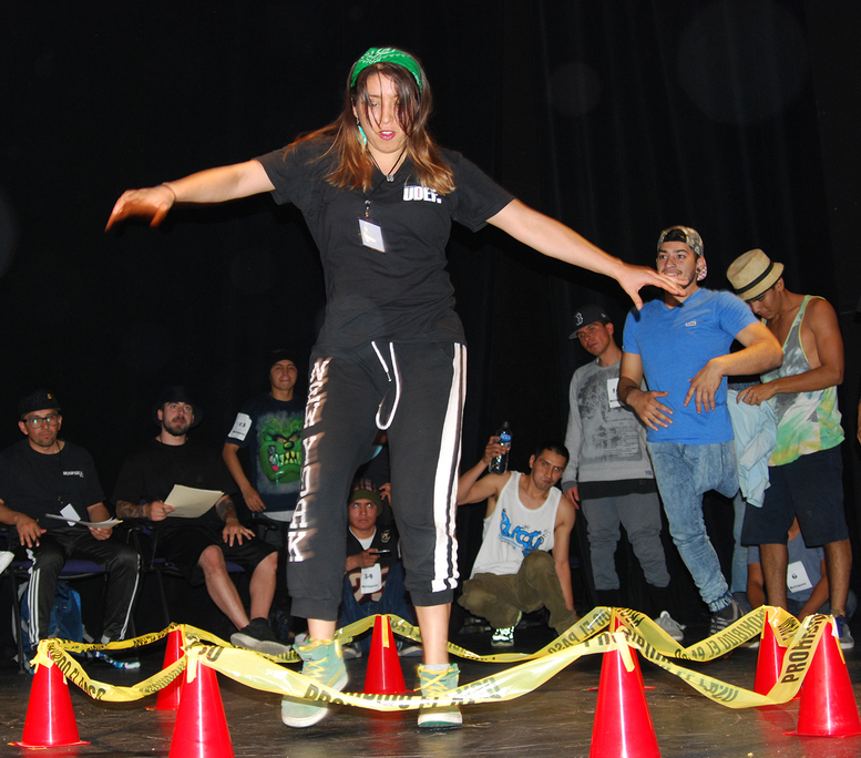 Fotografía de la batalla Octágono que se llevó a cabo el 29 de mayo de 2015 como parte del encuentro internacional Danza Urbana Generación Hip Hop realizado en el Centro Nacional de las Artes.