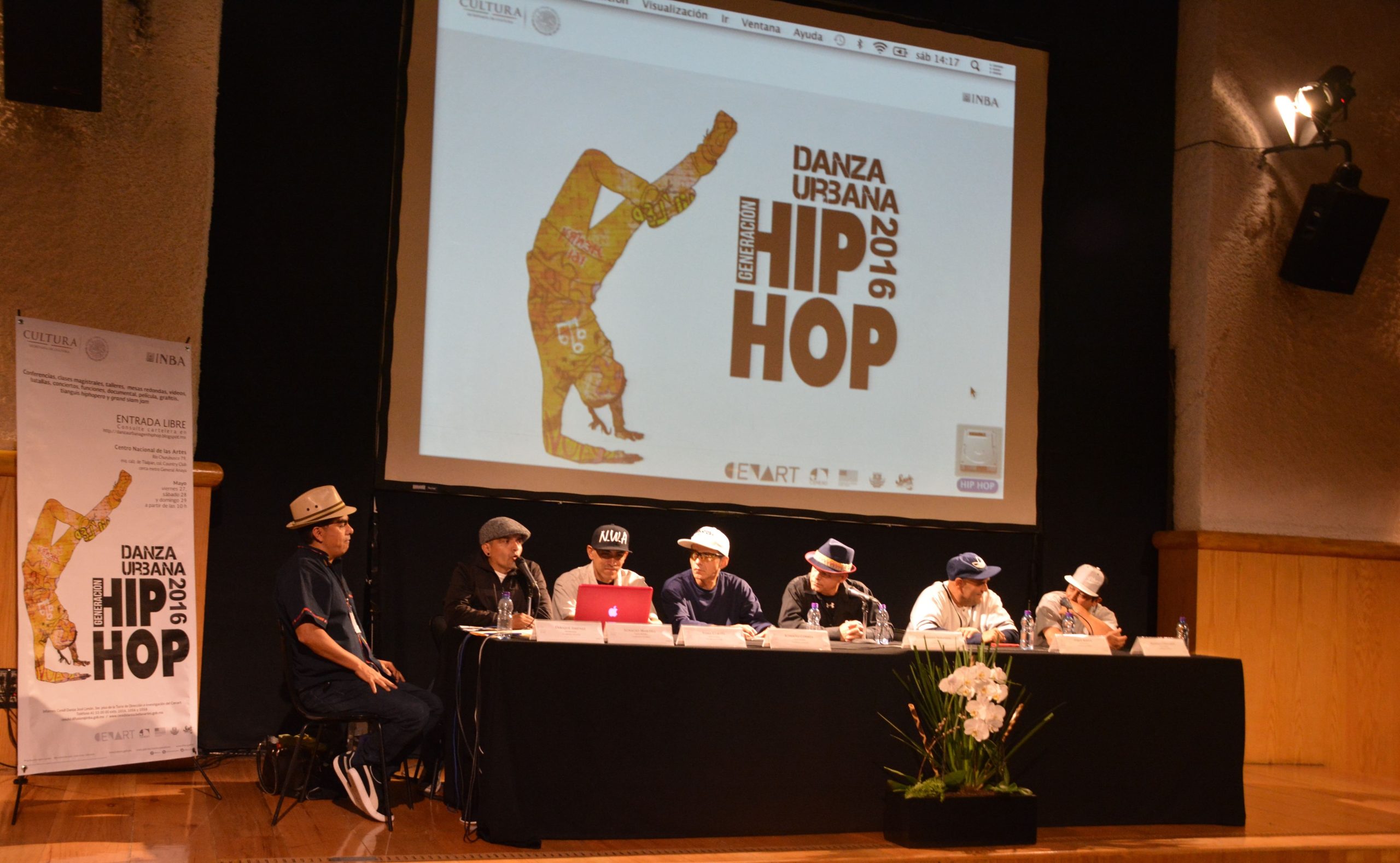 Fotografía de la mesa redonda La Eskuela Pionera,  encuentro internacional Danza Urbana Generación Hip Hop llevado a cabo en el Centro Nacional de las Artes del 27 al 29 de mayo de 2016.