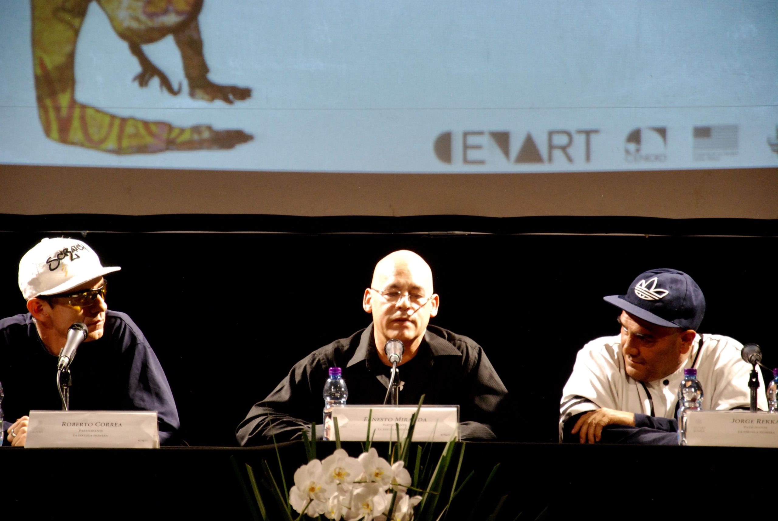 Fotografía de la mesa redonda La Eskuela Pionera,  encuentro internacional Danza Urbana Generación Hip Hop llevado a cabo en el Centro Nacional de las Artes del 27 al 29 de mayo de 2016.
