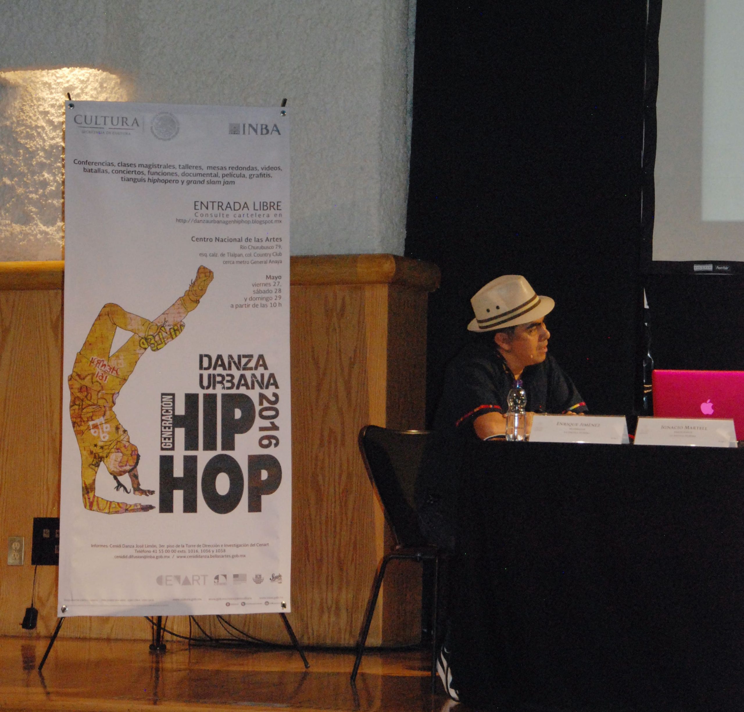 Fotografía de la mesa redonda La Eskuela Pionera,  encuentro internacional Danza Urbana Generación Hip Hop llevado a cabo en el Centro Nacional de las Artes del 27 al 29 de mayo de 2016.