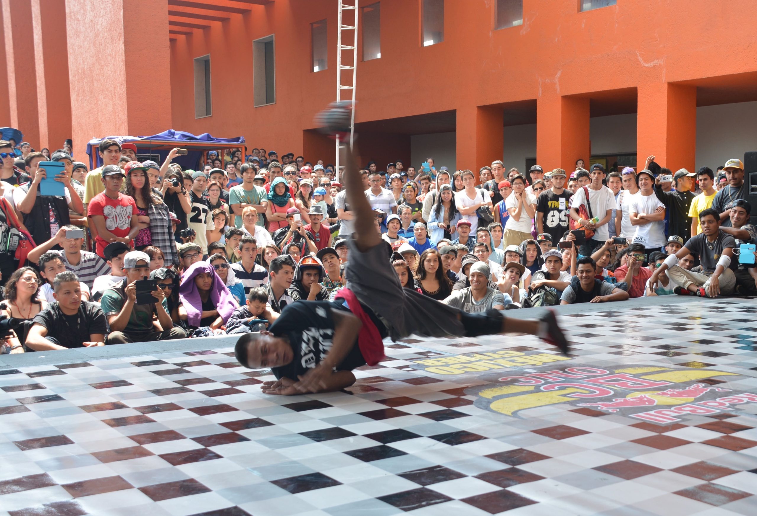 Fotografía de la Batalla Power move, encuentro internacional Danza Urbana Generación Hip Hop llevado a cabo en el Centro Nacional de las Artes del 27 al 29 de mayo de 2016.