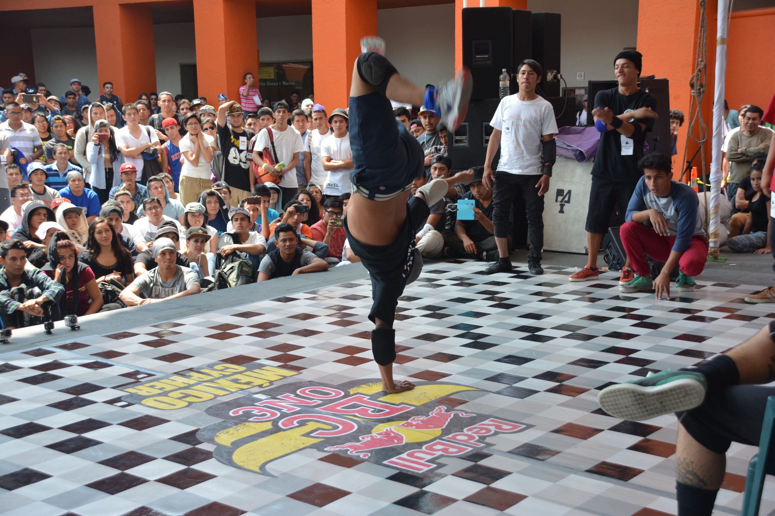 Fotografía de la Batalla Power move, encuentro internacional Danza Urbana Generación Hip Hop llevado a cabo en el Centro Nacional de las Artes del 27 al 29 de mayo de 2016.
