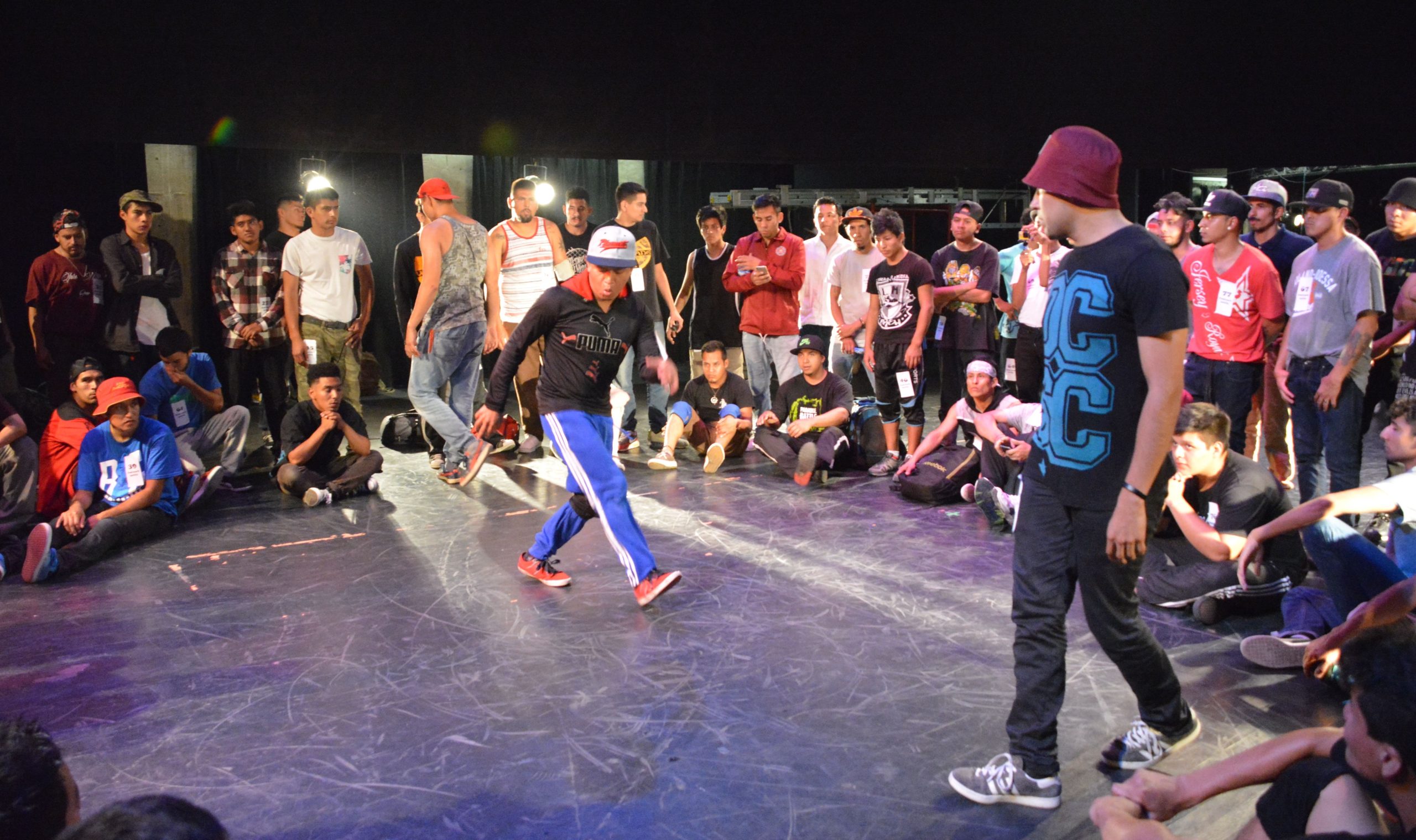 Fotografía de la Batalla Footwork, encuentro internacional Danza Urbana Generación Hip Hop llevado a cabo en el Centro Nacional de las Artes del 27 al 29 de mayo de 2016.