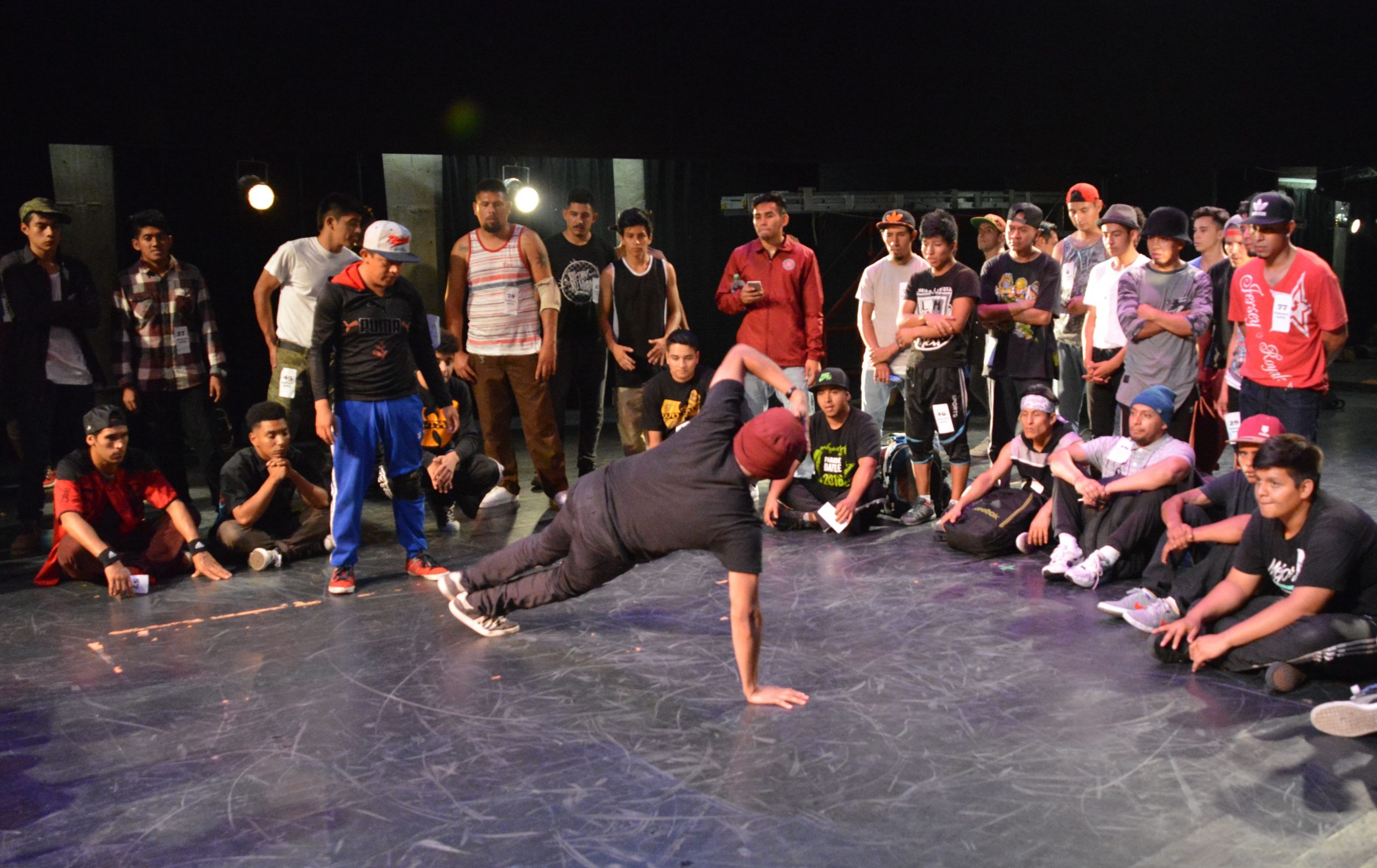 Fotografía de la Batalla Footwork, encuentro internacional Danza Urbana Generación Hip Hop llevado a cabo en el Centro Nacional de las Artes del 27 al 29 de mayo de 2016.