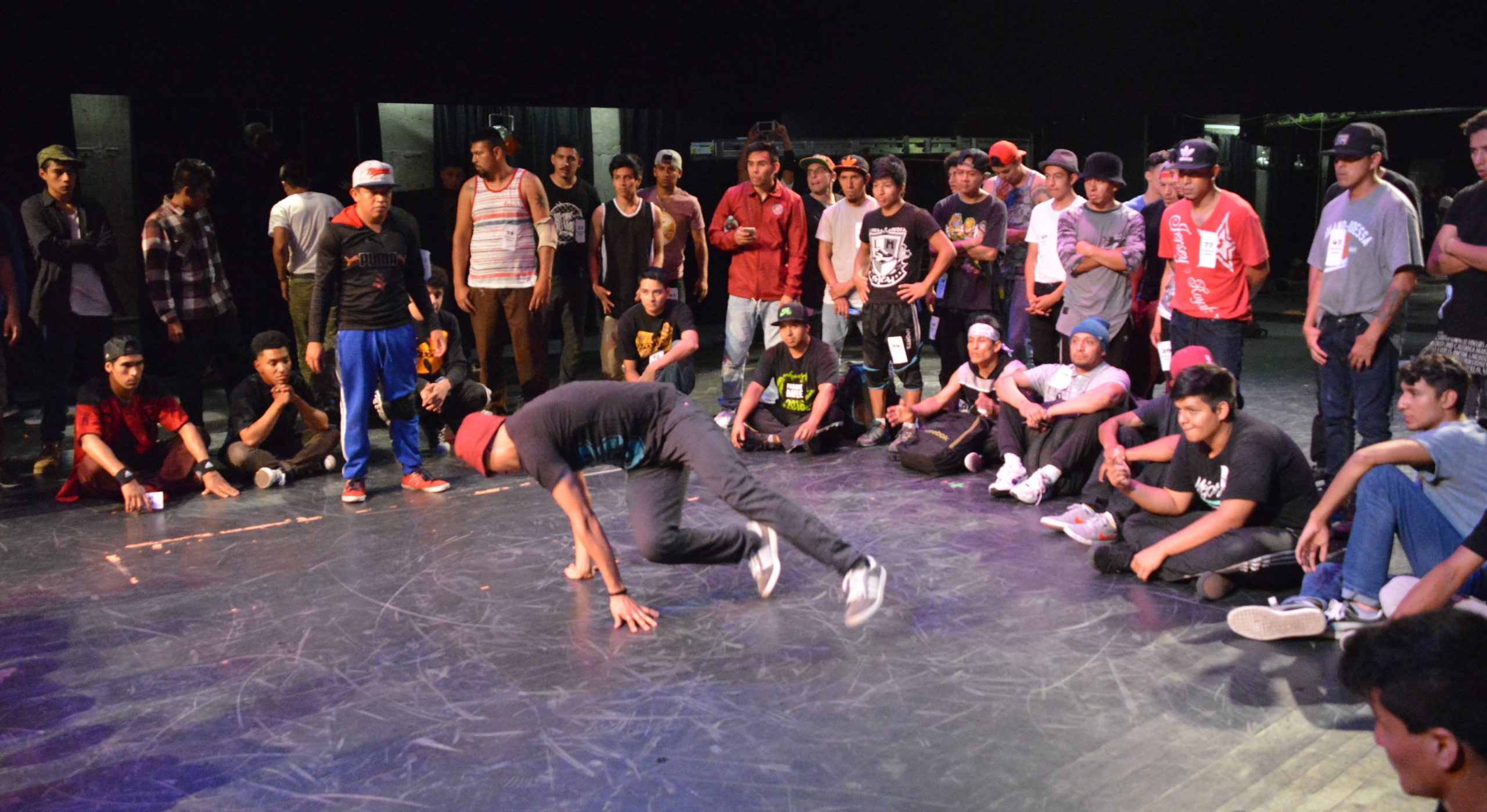 Fotografía de la Batalla Footwork, encuentro internacional Danza Urbana Generación Hip Hop llevado a cabo en el Centro Nacional de las Artes del 27 al 29 de mayo de 2016.