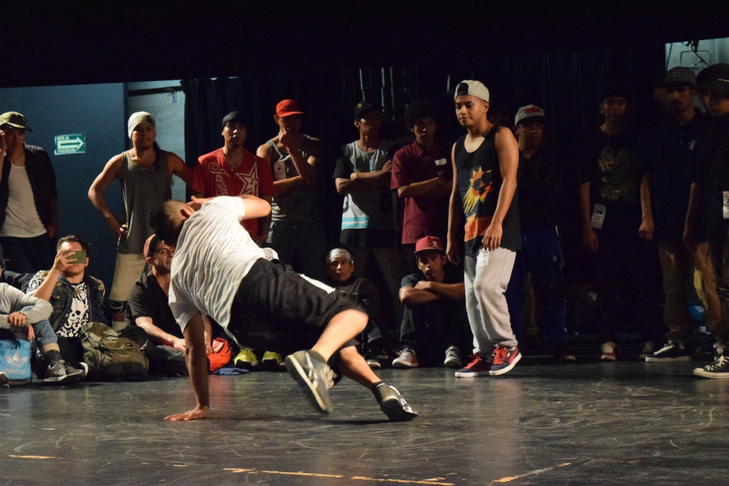 Fotografía de la Batalla Footwork, encuentro internacional Danza Urbana Generación Hip Hop llevado a cabo en el Centro Nacional de las Artes del 27 al 29 de mayo de 2016.