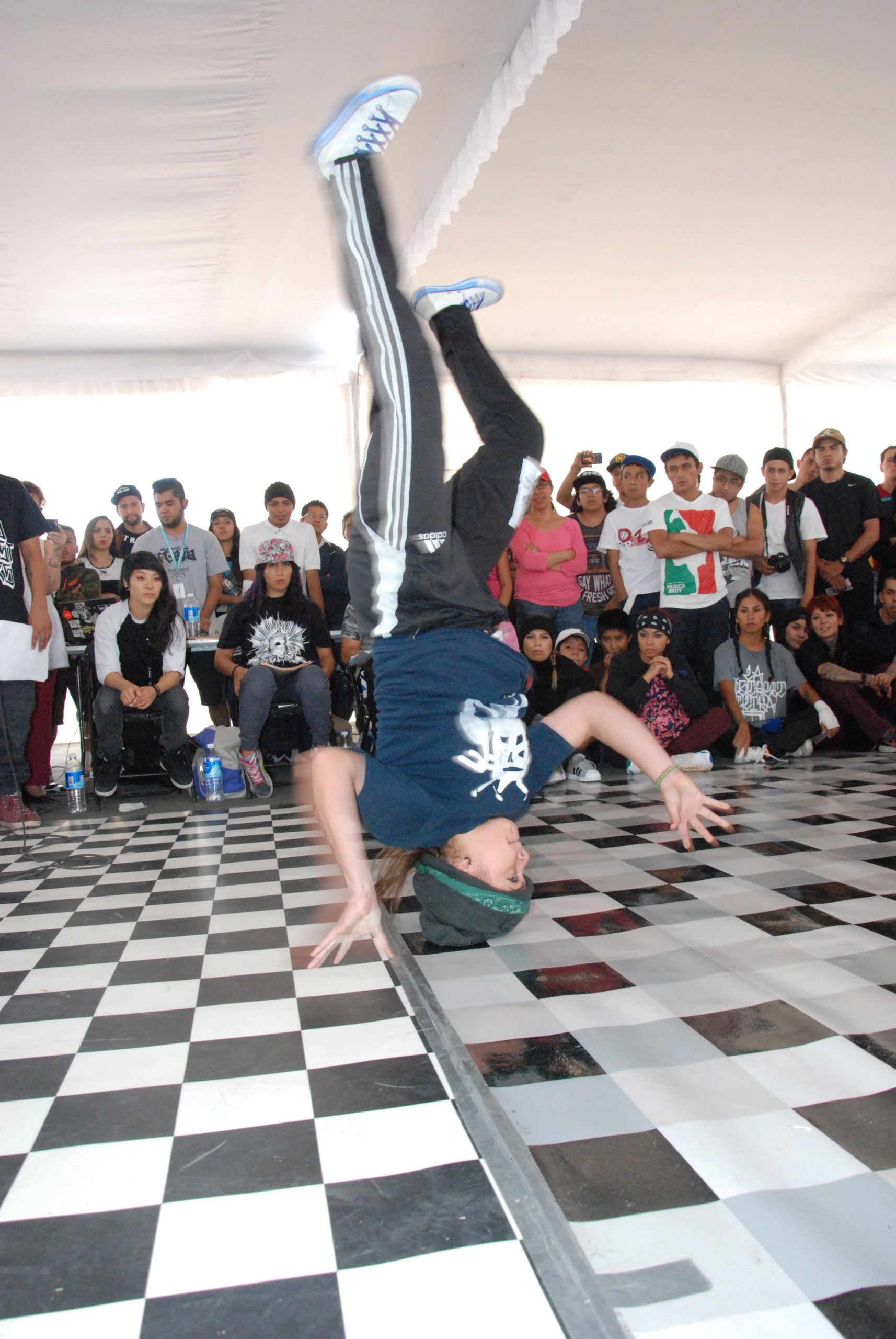 Fotografía de la Batalla B-girls, encuentro internacional Danza Urbana Generación Hip Hop llevado a cabo en el Centro Nacional de las Artes del 27 al 29 de mayo de 2016.
