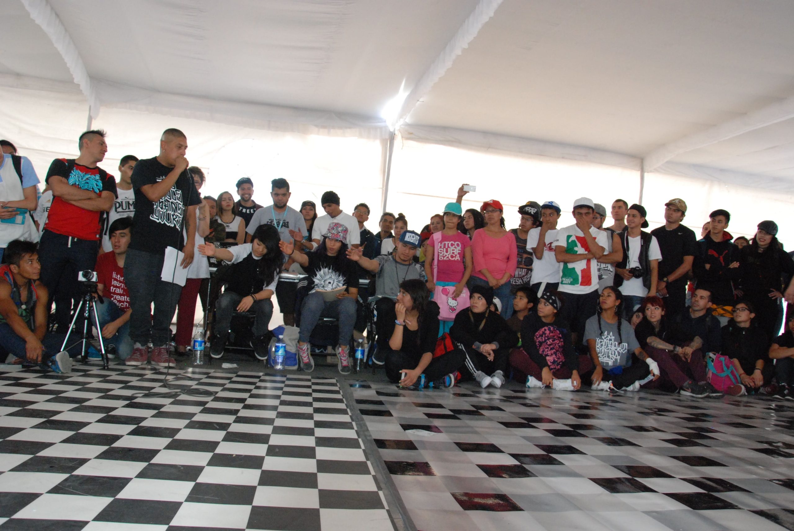 Fotografía de la Batalla B-girls, encuentro internacional Danza Urbana Generación Hip Hop llevado a cabo en el Centro Nacional de las Artes del 27 al 29 de mayo de 2016.