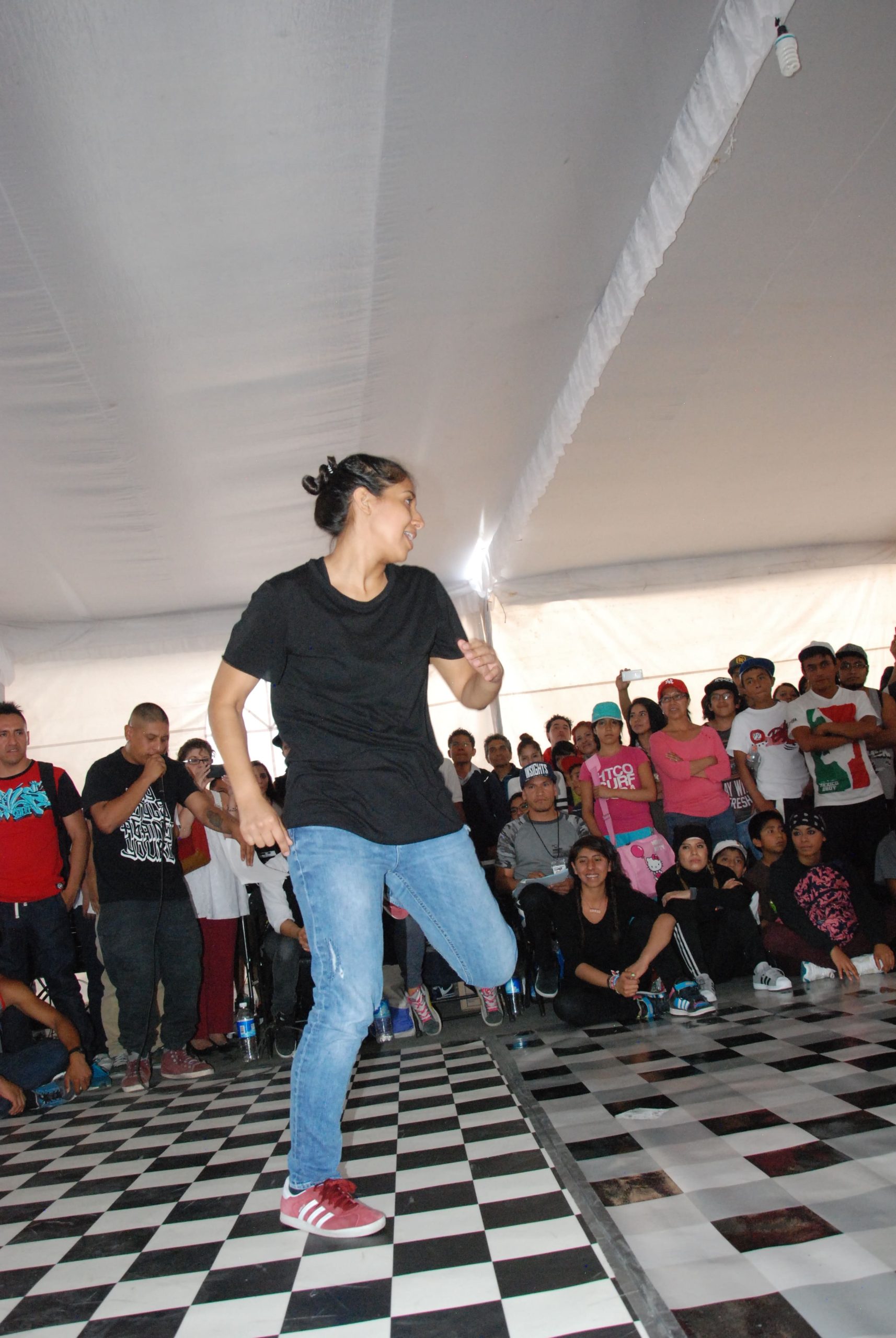 Fotografía de la Batalla B-girls, encuentro internacional Danza Urbana Generación Hip Hop llevado a cabo en el Centro Nacional de las Artes del 27 al 29 de mayo de 2016.