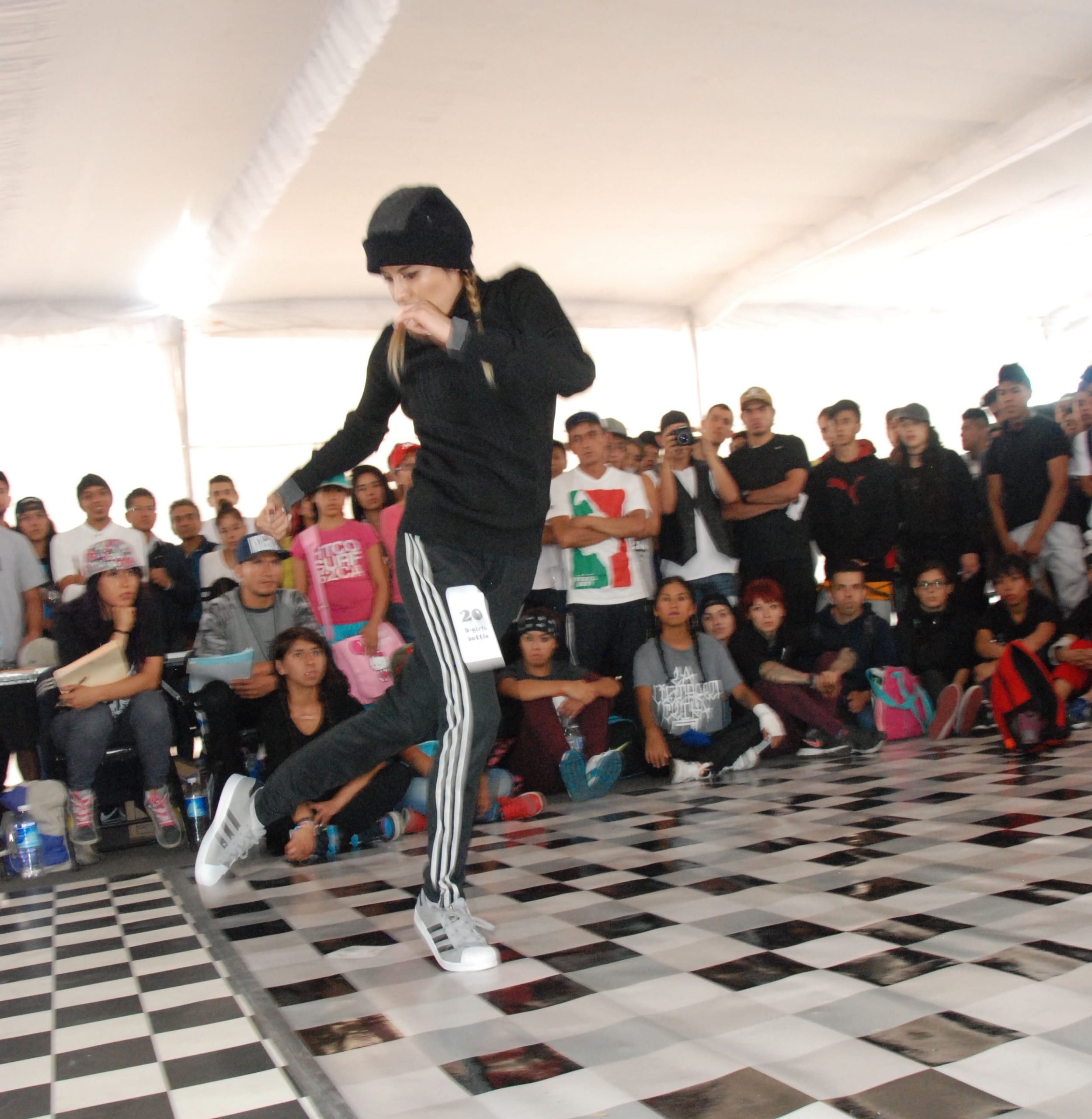 Fotografía de la Batalla B-girls, encuentro internacional Danza Urbana Generación Hip Hop llevado a cabo en el Centro Nacional de las Artes del 27 al 29 de mayo de 2016.