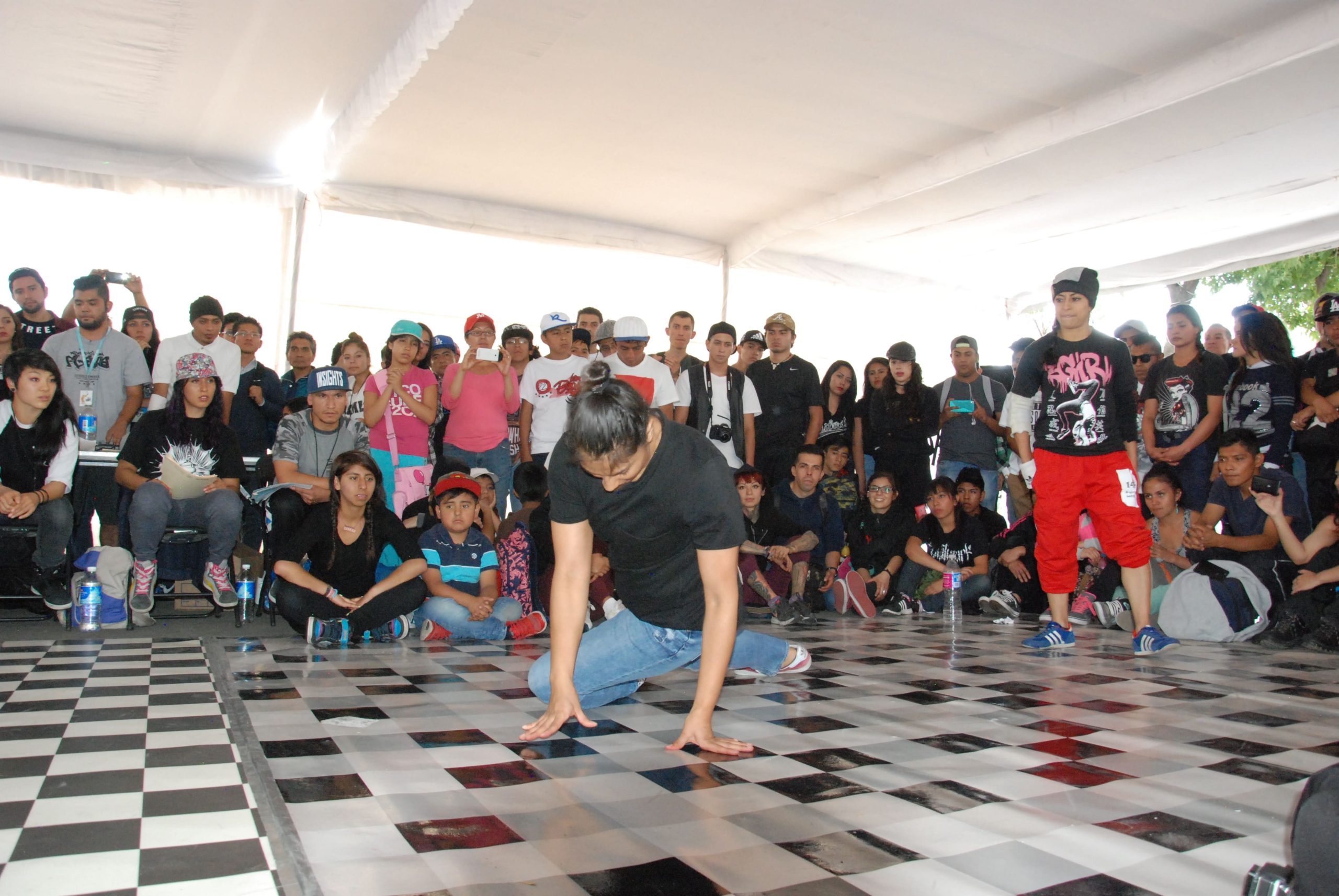 Fotografía de la Batalla B-girls, encuentro internacional Danza Urbana Generación Hip Hop llevado a cabo en el Centro Nacional de las Artes del 27 al 29 de mayo de 2016.