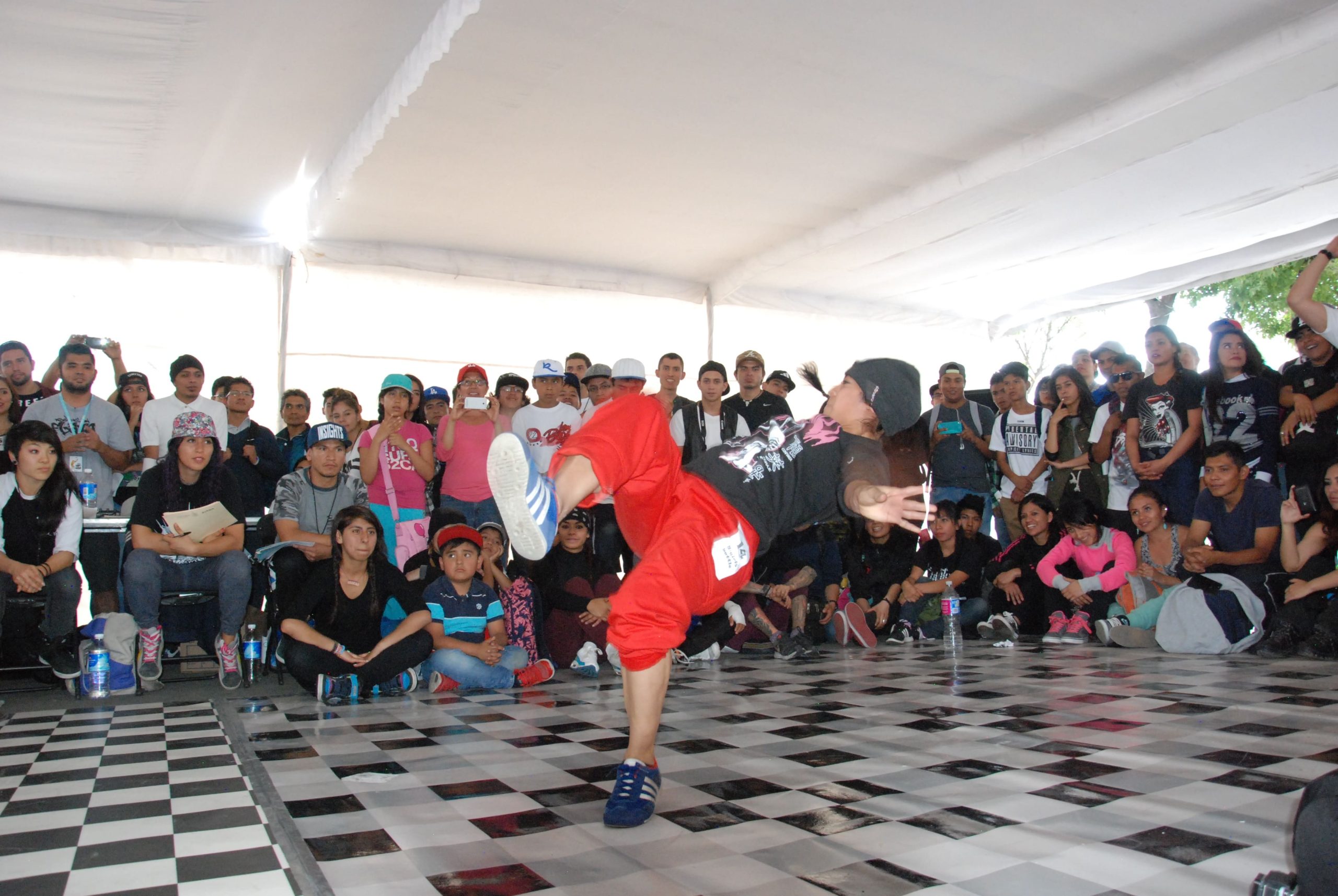 Fotografía de la Batalla B-girls, encuentro internacional Danza Urbana Generación Hip Hop llevado a cabo en el Centro Nacional de las Artes del 27 al 29 de mayo de 2016.