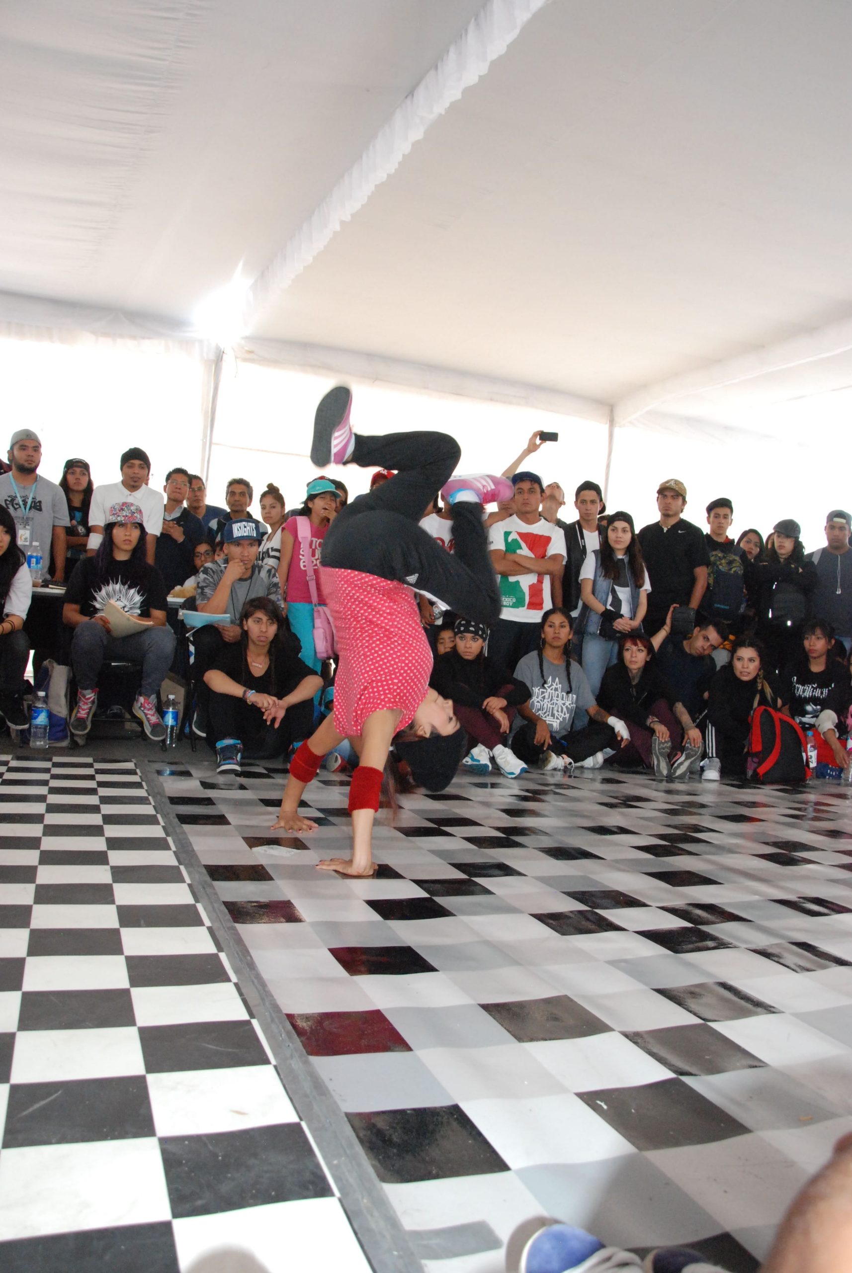 Fotografía de la Batalla B-girls, encuentro internacional Danza Urbana Generación Hip Hop llevado a cabo en el Centro Nacional de las Artes del 27 al 29 de mayo de 2016.