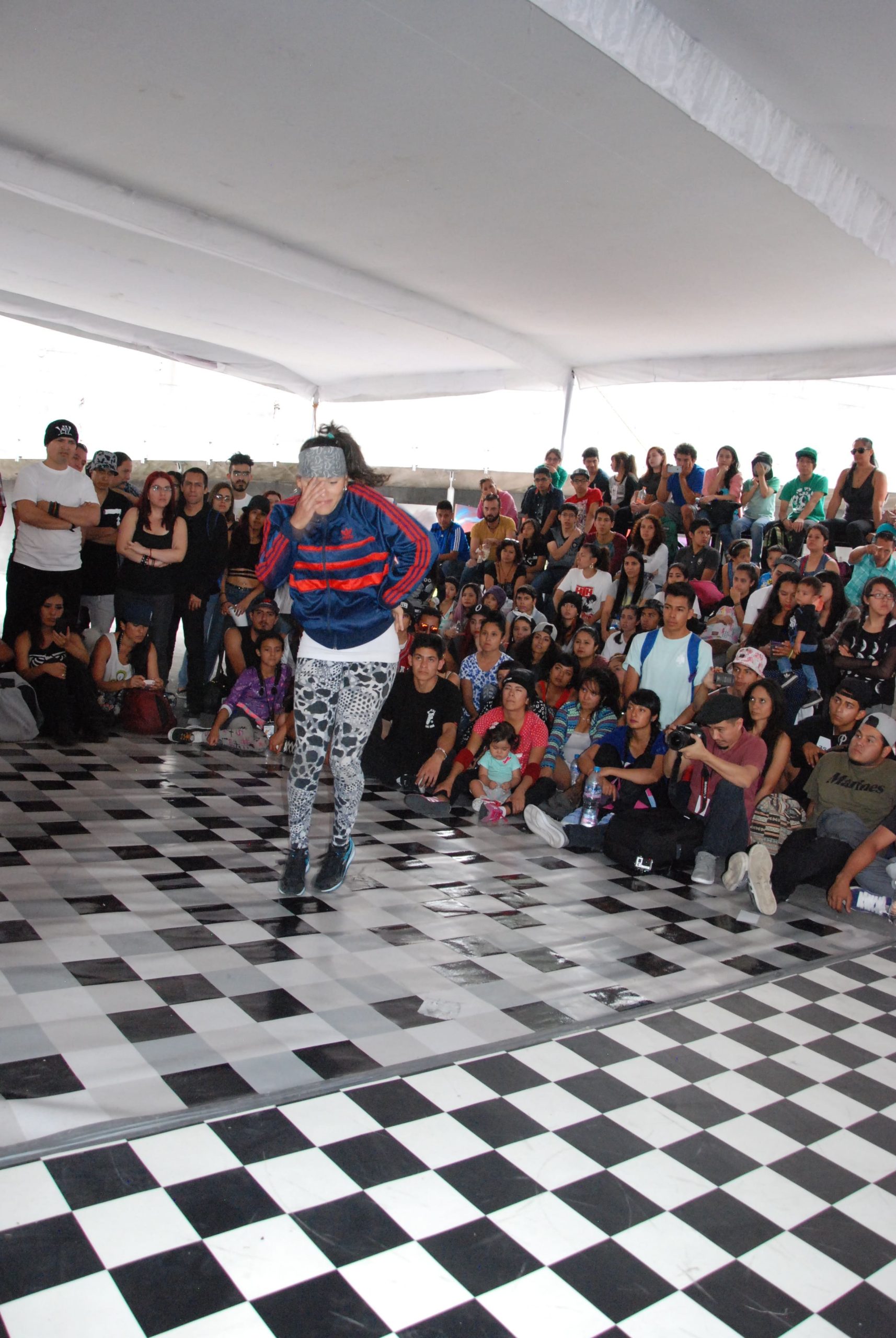 Fotografía de la Batalla B-girls, encuentro internacional Danza Urbana Generación Hip Hop llevado a cabo en el Centro Nacional de las Artes del 27 al 29 de mayo de 2016.
