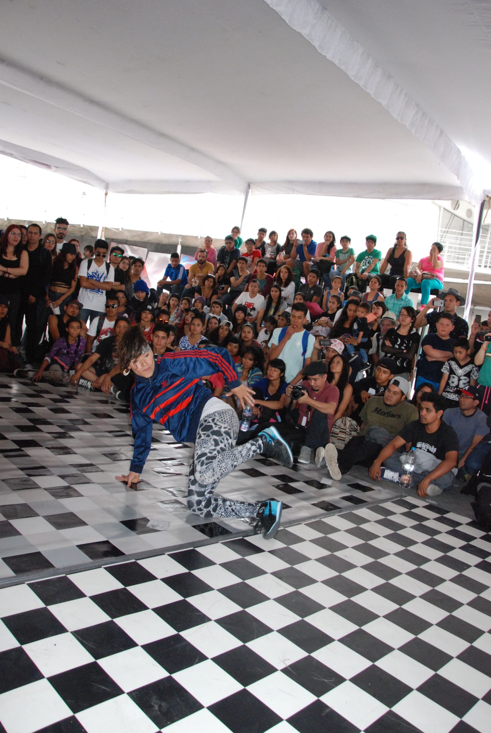 Fotografía de la Batalla B-girls, encuentro internacional Danza Urbana Generación Hip Hop llevado a cabo en el Centro Nacional de las Artes del 27 al 29 de mayo de 2016.