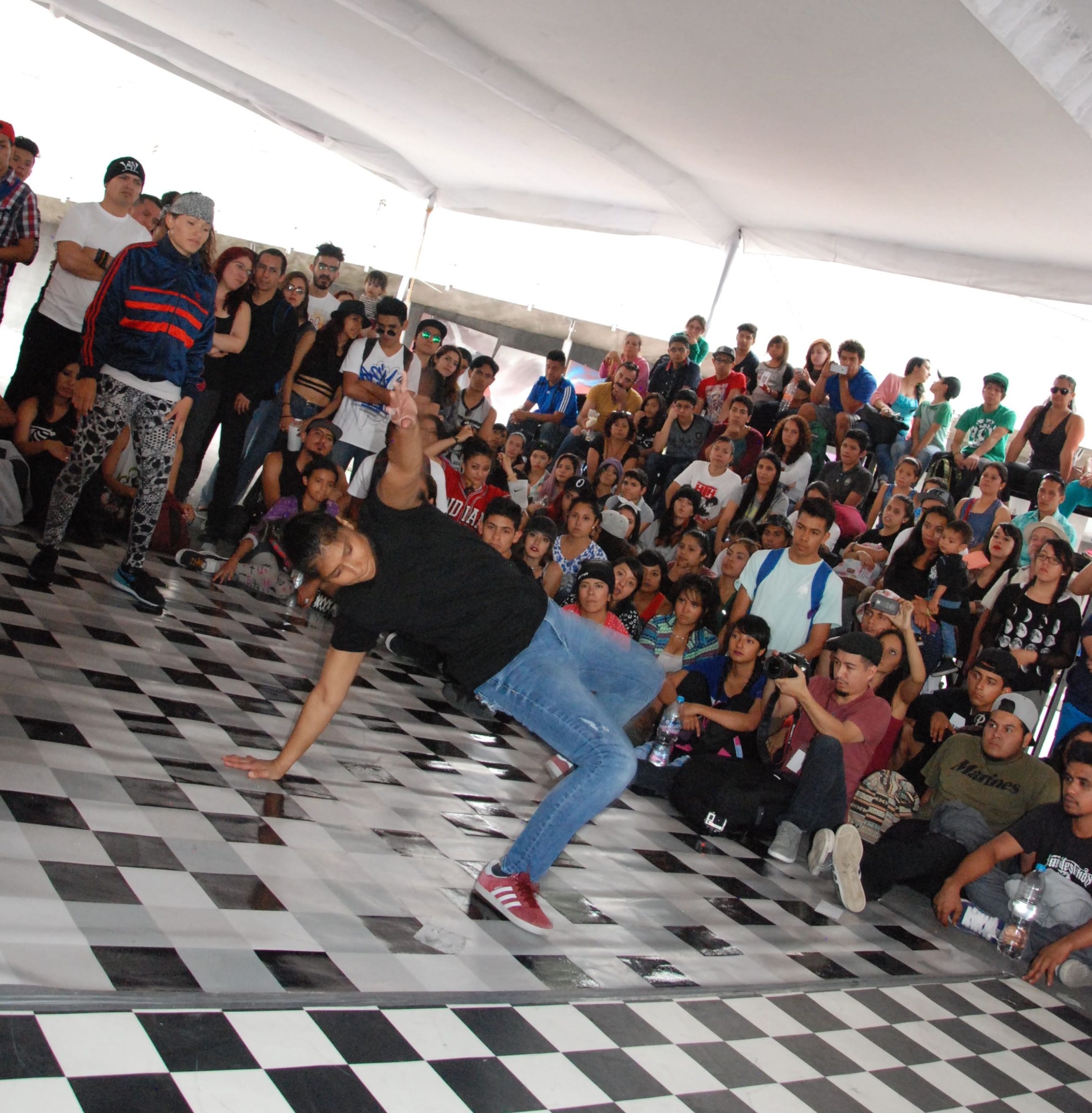 Fotografía de la Batalla B-girls, encuentro internacional Danza Urbana Generación Hip Hop llevado a cabo en el Centro Nacional de las Artes del 27 al 29 de mayo de 2016.