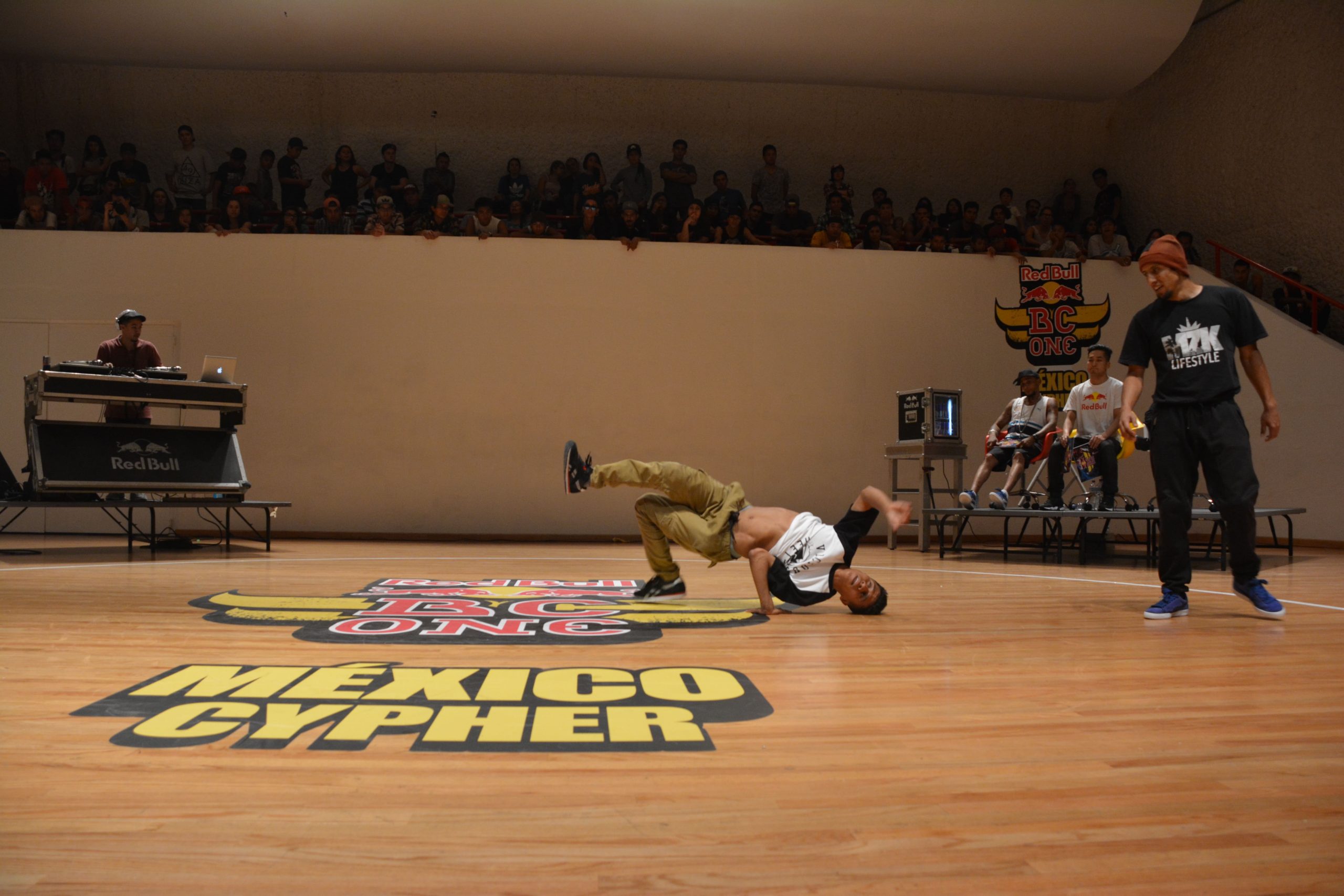 Fotografía del BC One Red Bull Cypher, en el encuentro internacional Danza Urbana Generación Hip Hop llevado a cabo en el Centro Nacional de las Artes del 27 al 29 de mayo de 2016.