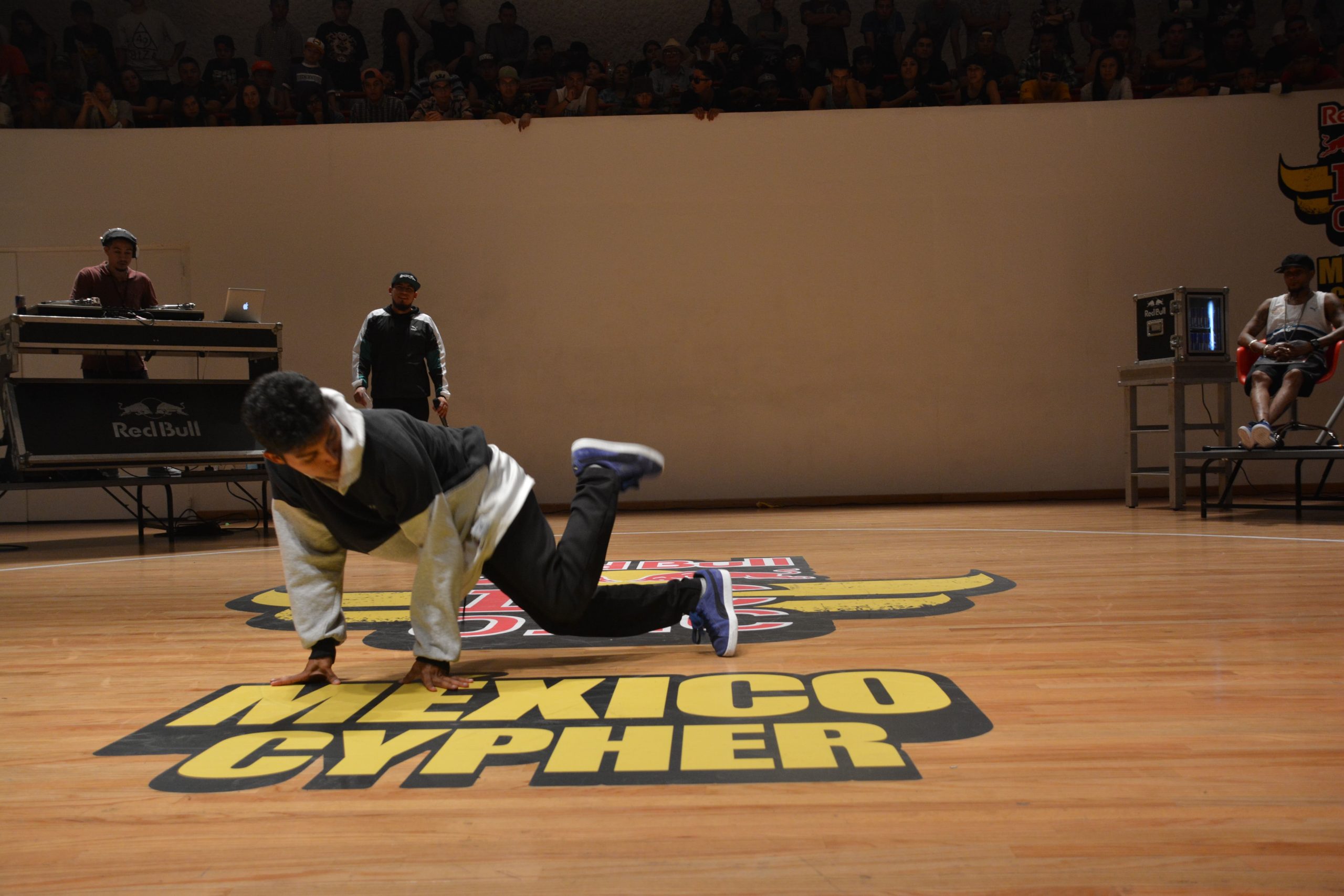 Fotografía del BC One Red Bull Cypher, en el encuentro internacional Danza Urbana Generación Hip Hop llevado a cabo en el Centro Nacional de las Artes del 27 al 29 de mayo de 2016.