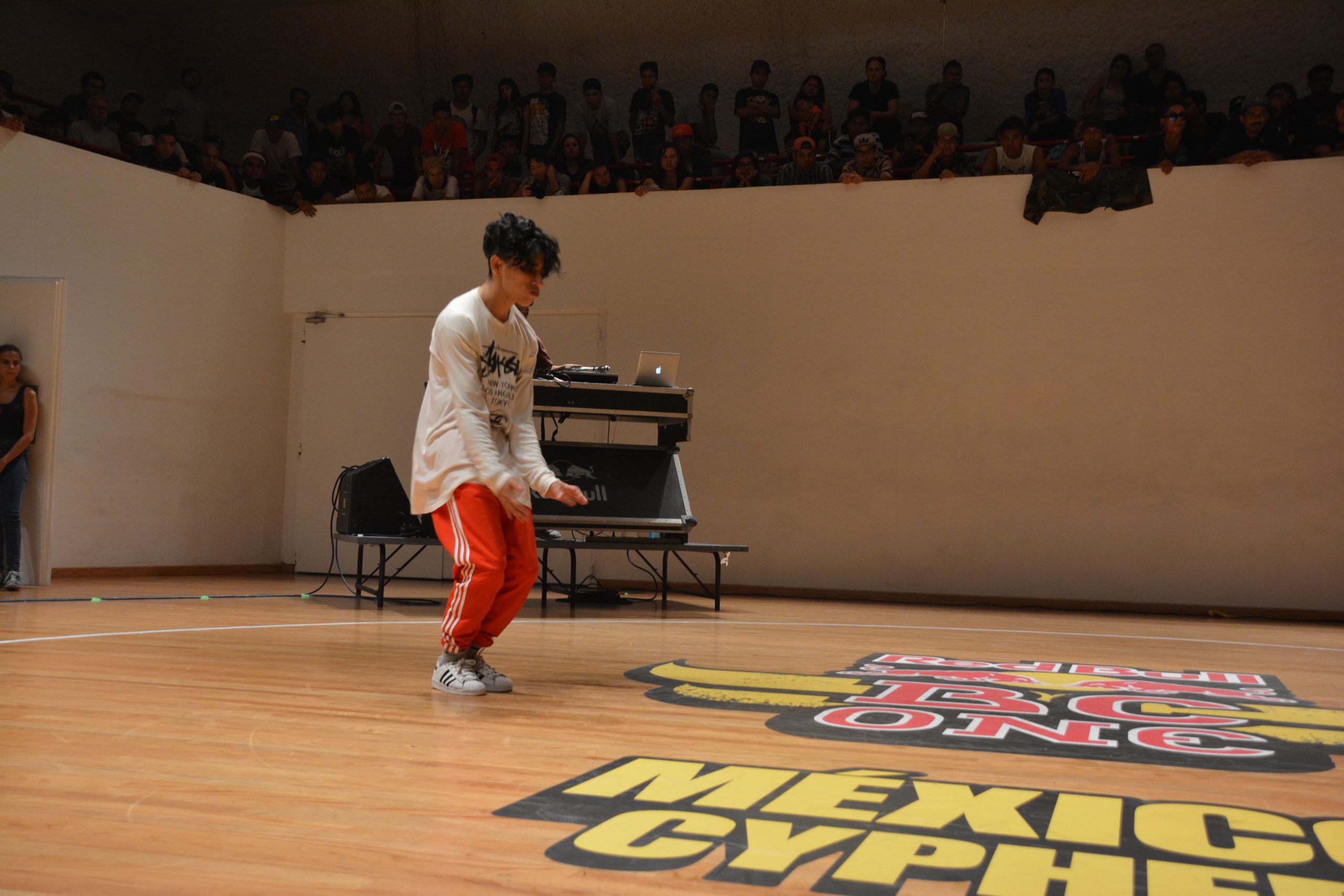 Fotografía del BC One Red Bull Cypher, en el encuentro internacional Danza Urbana Generación Hip Hop llevado a cabo en el Centro Nacional de las Artes del 27 al 29 de mayo de 2016.